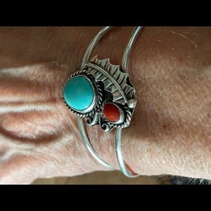 Beautiful Antique NAVAJO
Turquoise and Red Coral Sterling
Cuff